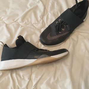MAKE AN OFFER! NIKE ZOOM Running/Training Shoes (Black + Rose Gold)